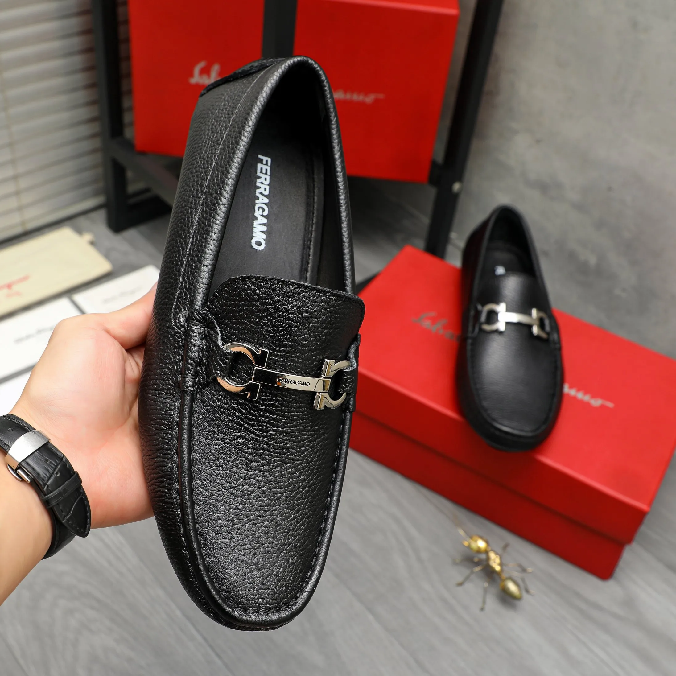 Men's shoes 💰420 Product trademark: Ferragamo "Ferragamo" business casual slip-on shoes Regular size: 38-46 (45.46 is custom-made and non-returnable) Product materials: Selected pebbled cowhide upper, sheepskin lining, original rubber outsole